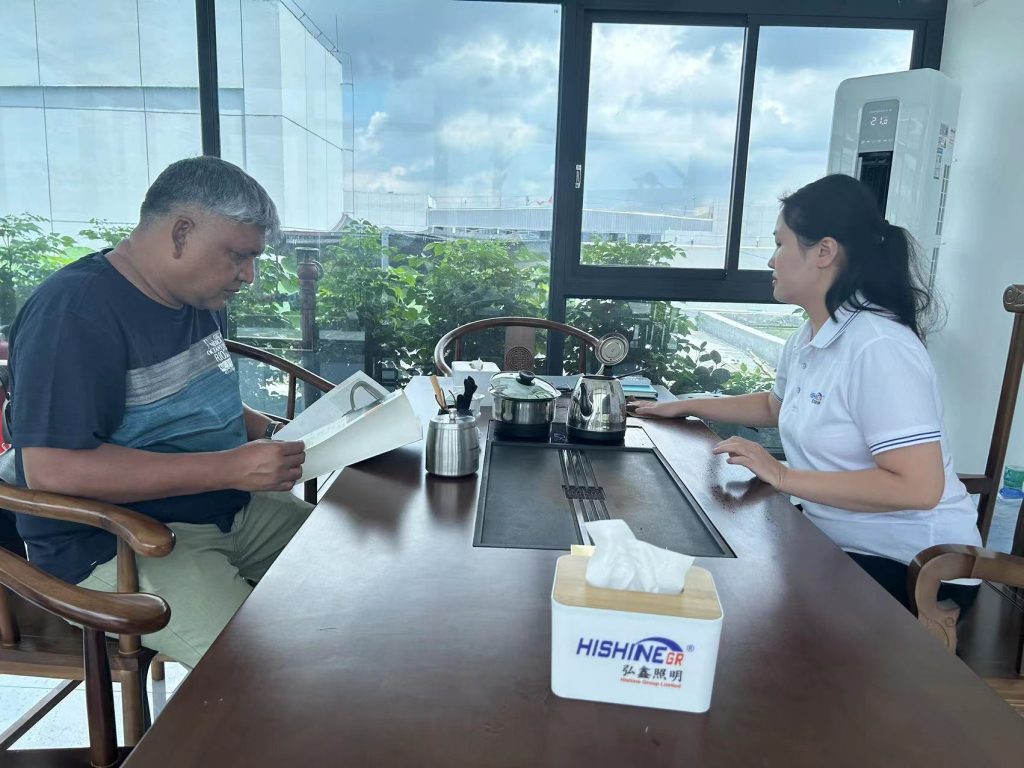 The customer’s visit to the factory was very pleasant缩略图