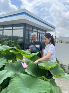 The customer’s visit to the factory was very pleasant插图