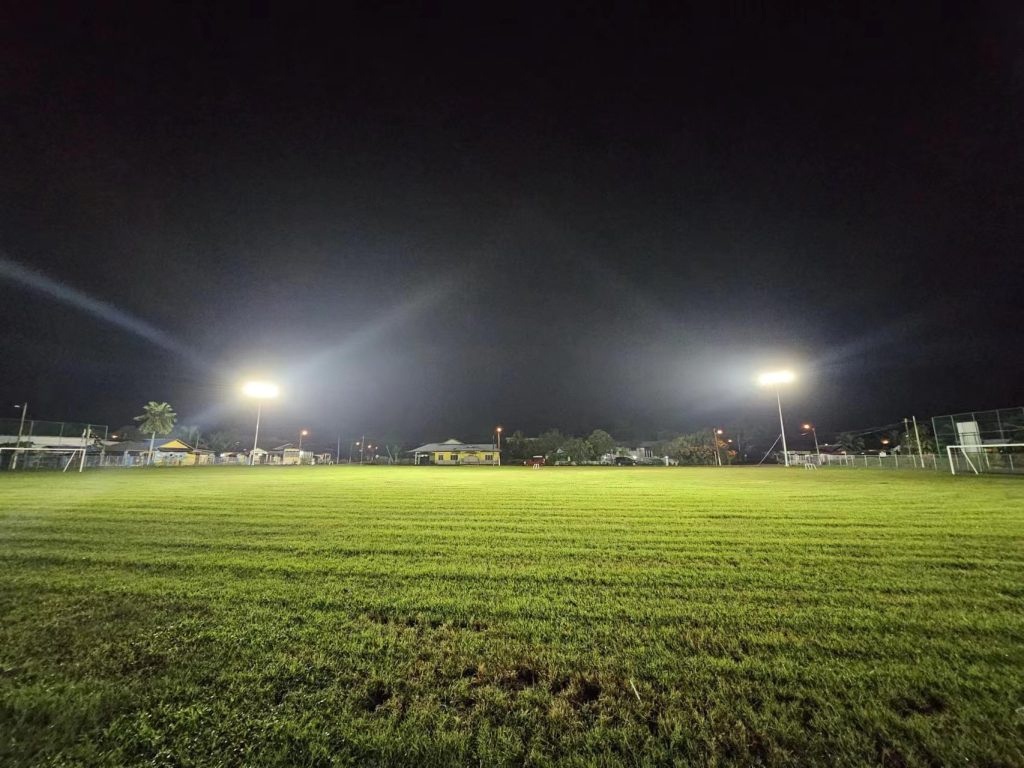 Sample projects-320w hi-robot led stadium lights are installed in address: Stadium Parit Sulong, Batu Pahat, Johor,Malaysia.缩略图
